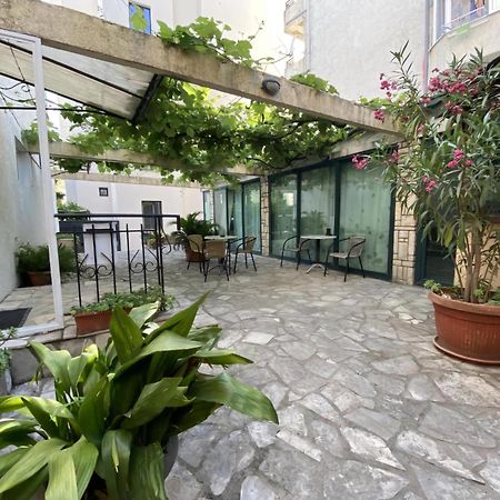 Guesthouse Tri Palme Bečići 外观 照片