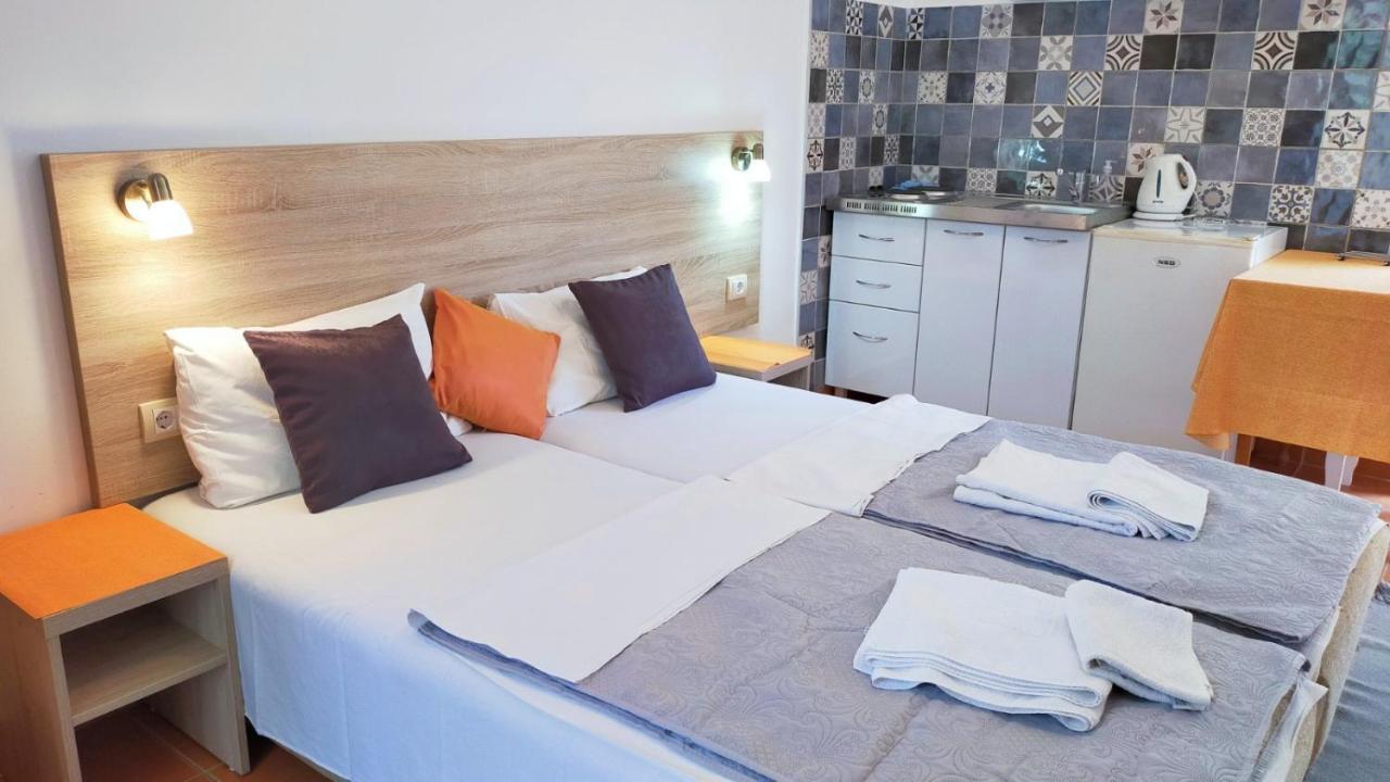 Guesthouse Tri Palme Bečići 外观 照片